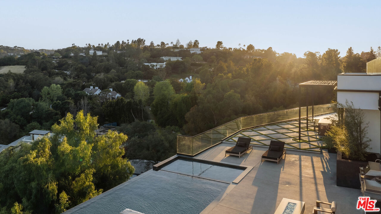 Photo 3 of 15834 High Knoll Rd, Encino, CA 91436
