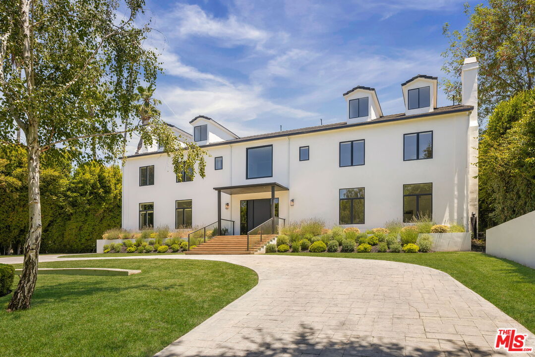 4322 Hayvenhurst Avenue, Encino, CA