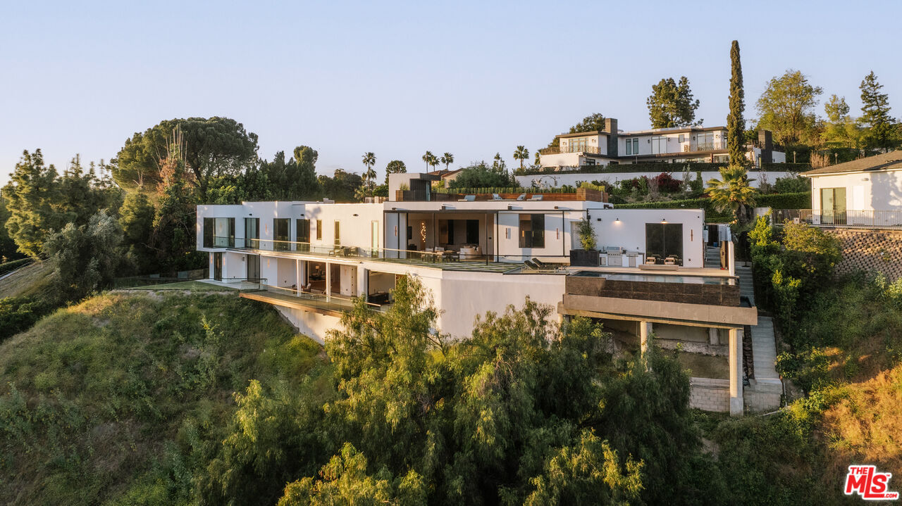 15834 High Knoll Road, Encino, CA
