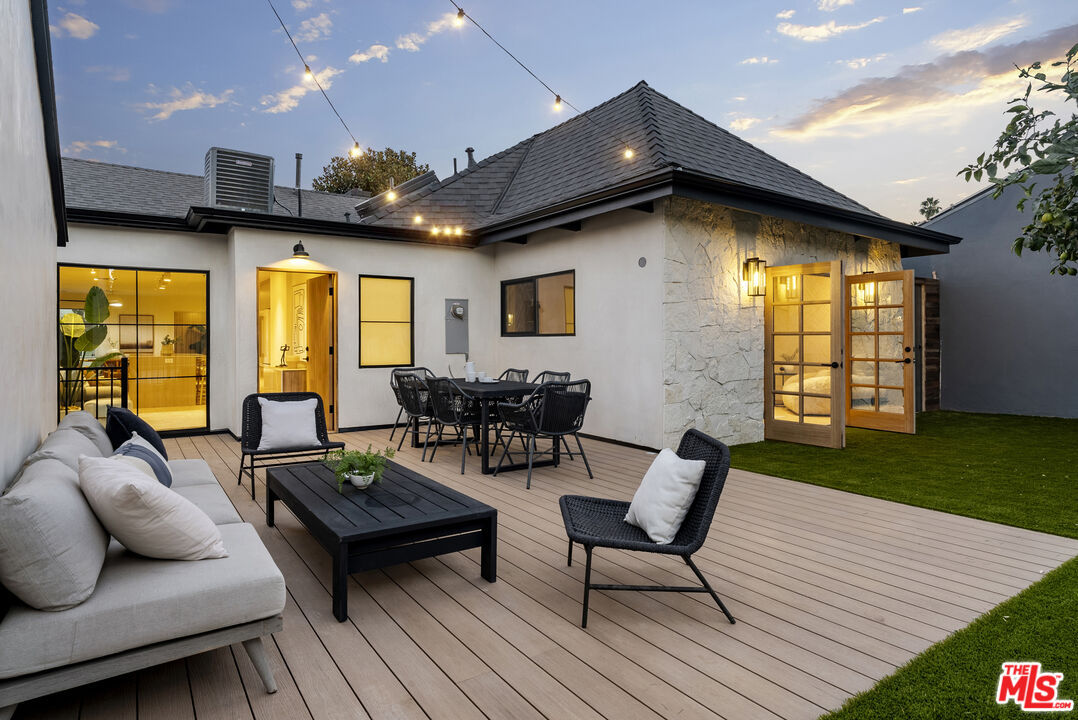 3841 Redondo Boulevard, Los Angeles, CA