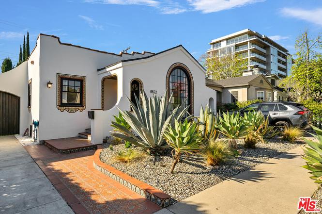 8822 Rosewood Avenue, West Hollywood, CA