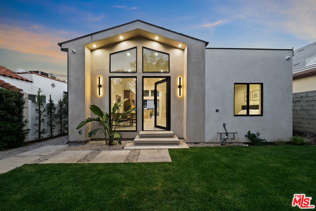 8982 Norma Place, West Hollywood, CA