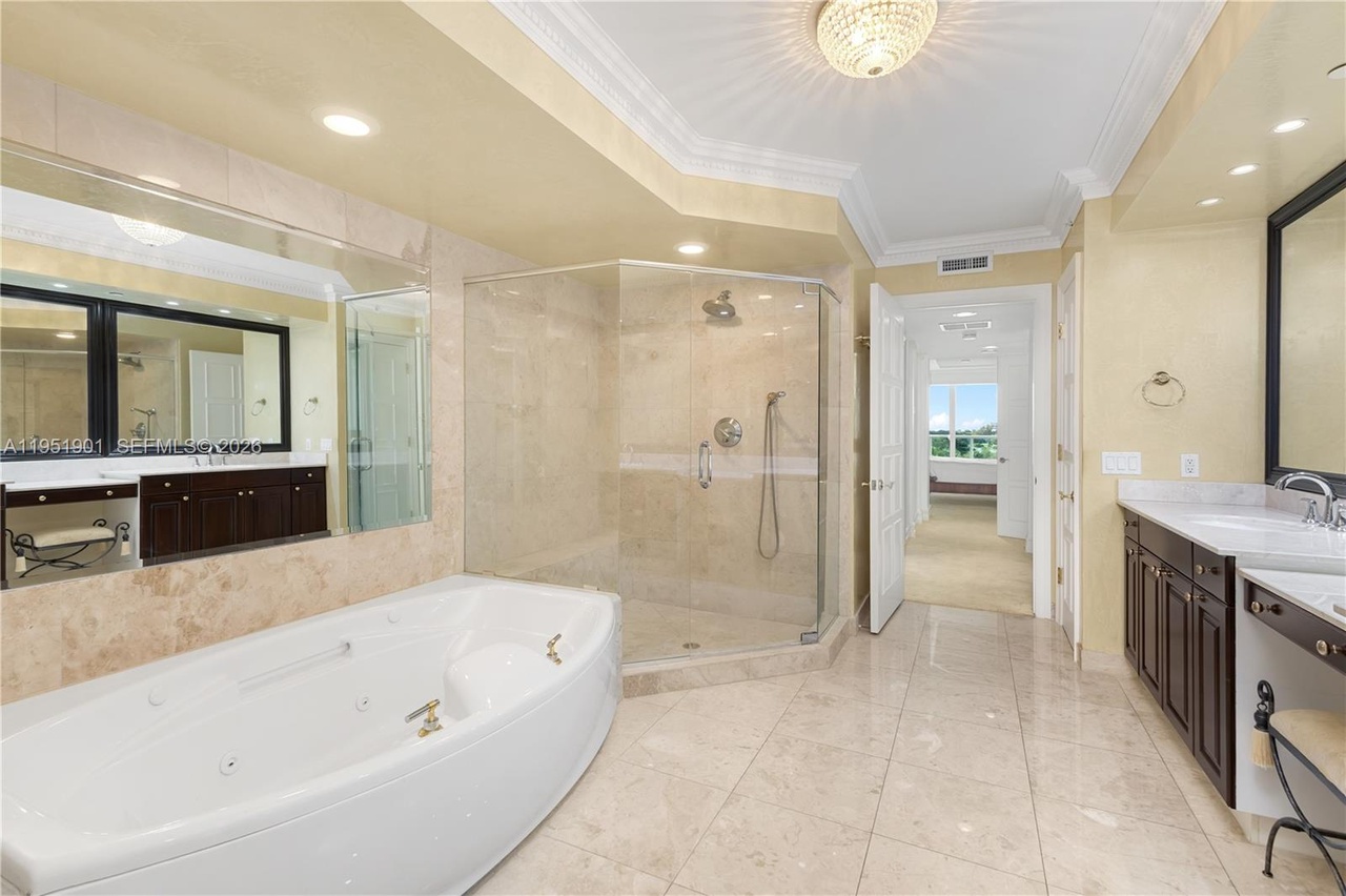 Photo 3 of 20201 East Country Club Drive, Unit 608, Aventura, FL 33180