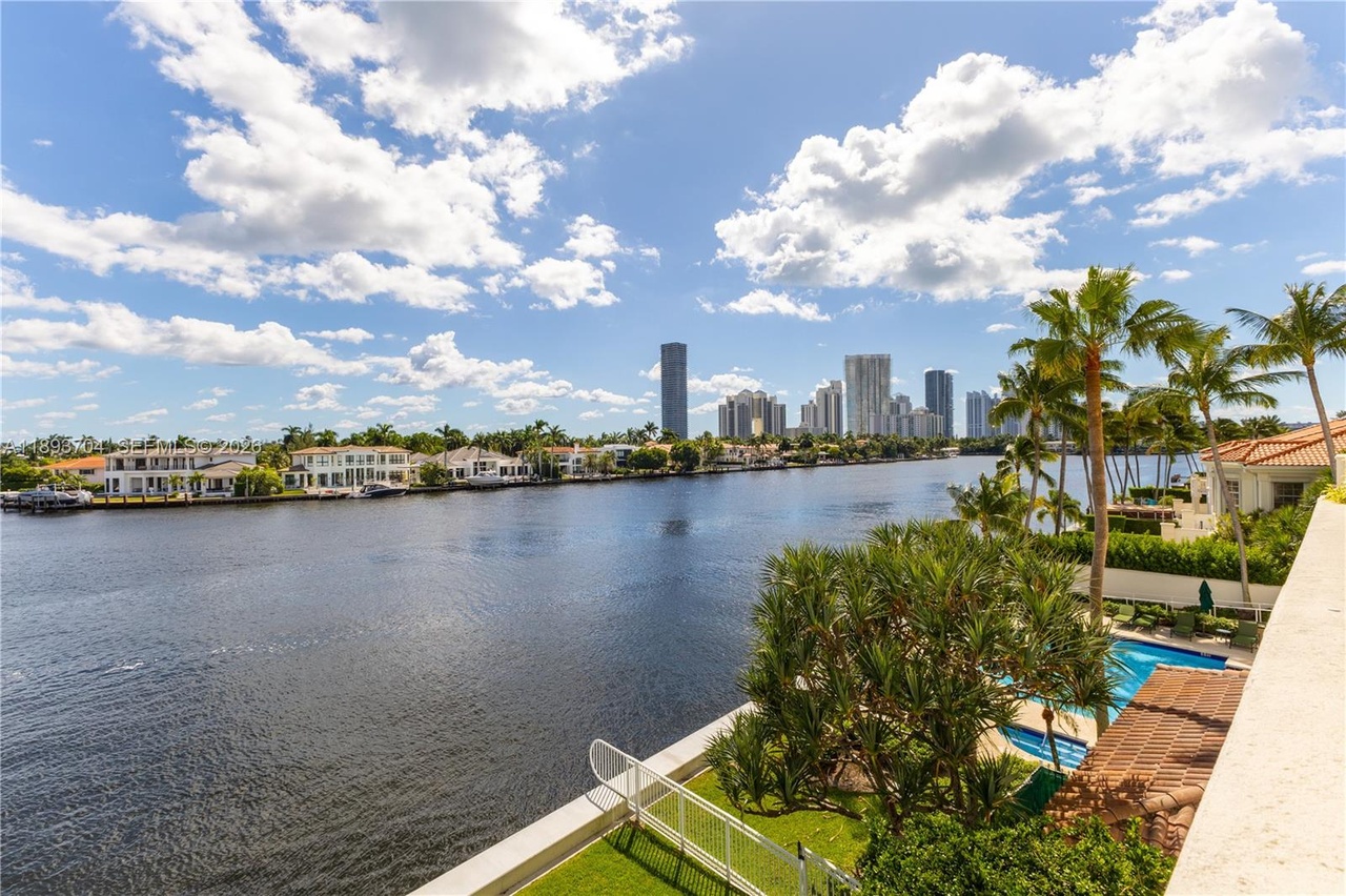 Photo 12 of 20165 Northeast 39th Place, Unit 303 & 204, Aventura, FL 33180