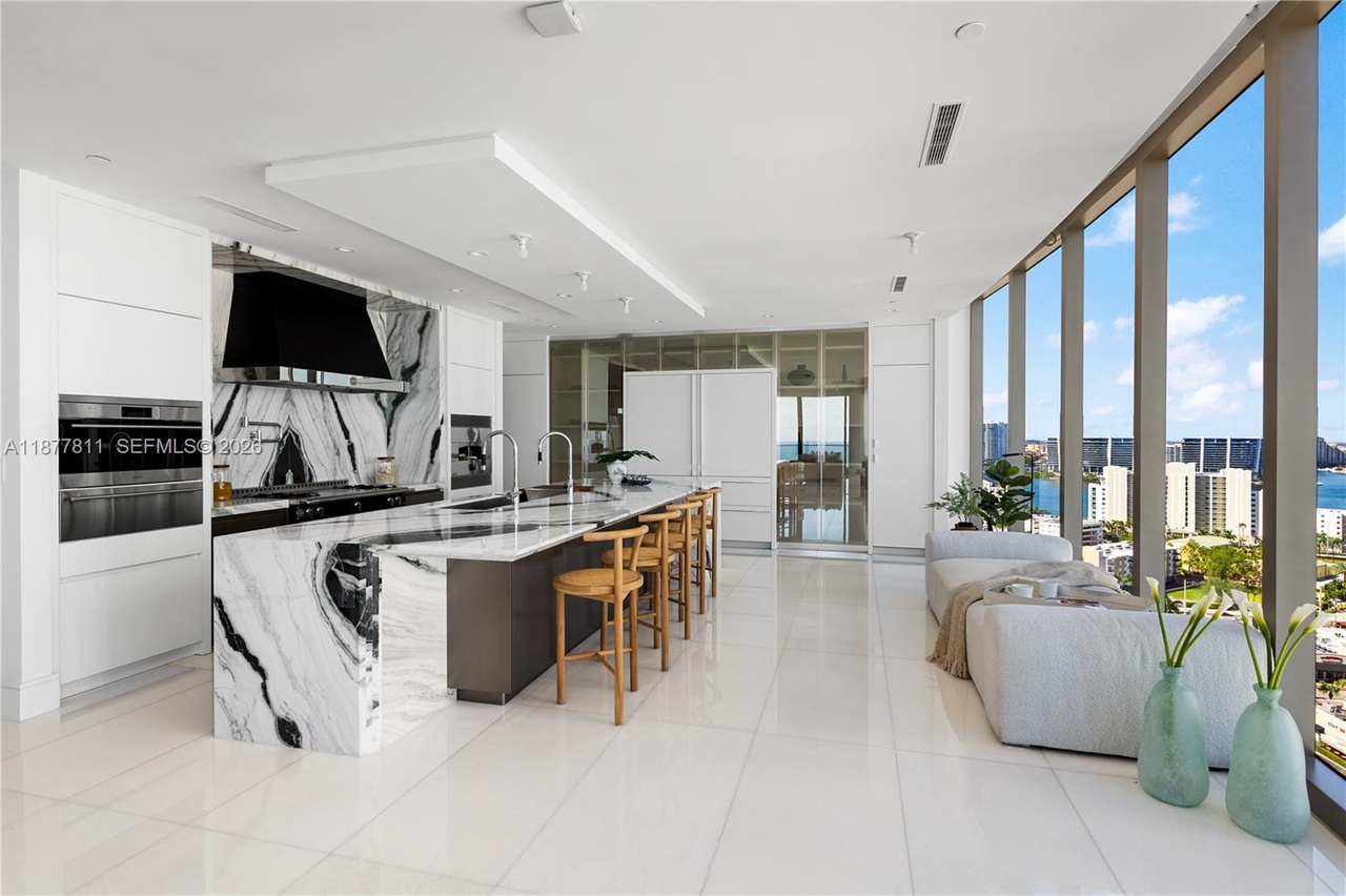 Photo 14 of 17975 Collins Avenue, N-1802, Sunny Isles Beach, FL 33160