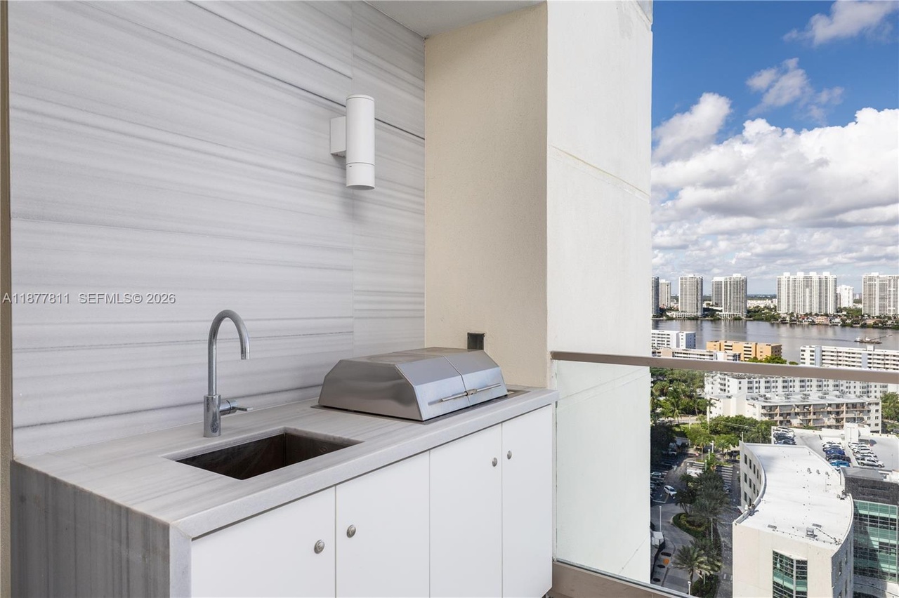 Photo 4 of 17975 Collins Avenue, N-1802, Sunny Isles Beach, FL 33160