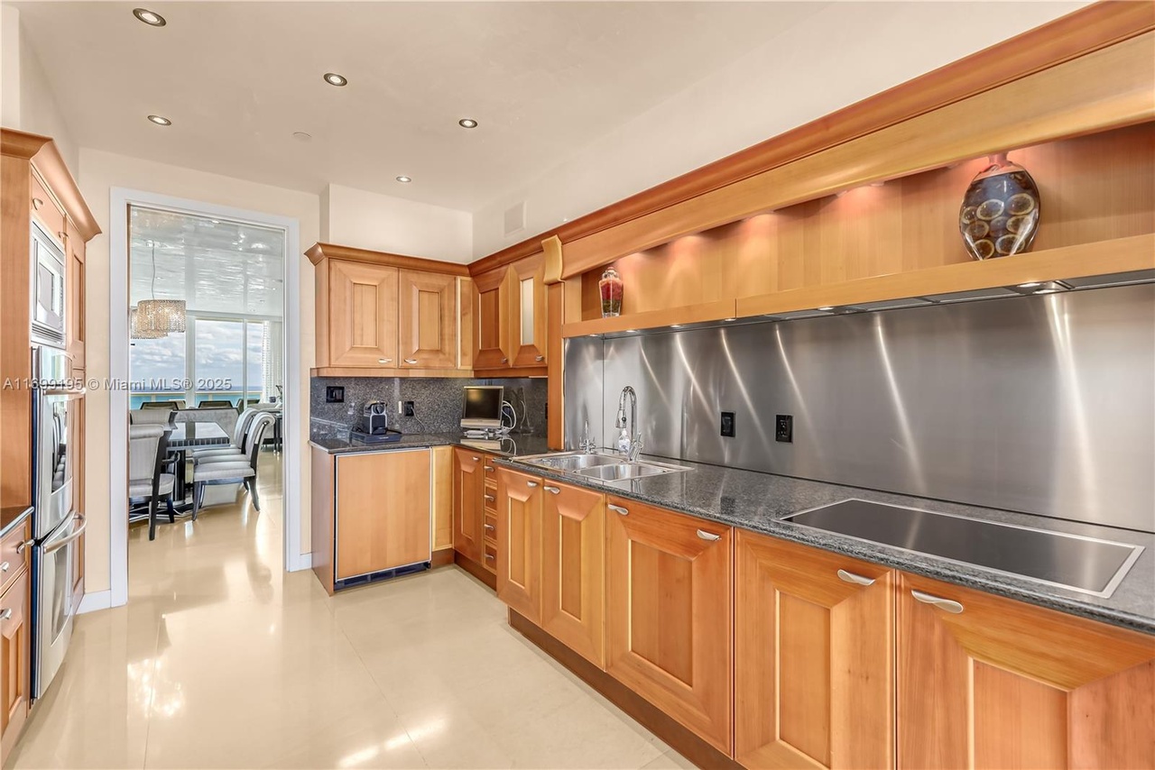 Photo 13 of 20155 Northeast 38th Court, Unit 2903, Aventura, FL 33180