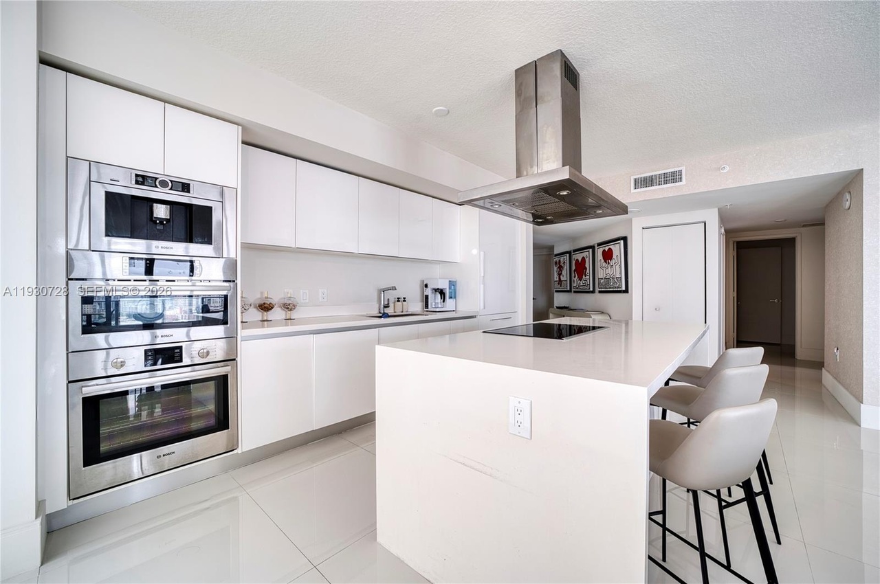 Photo 14 of 300 Sunny Isles Boulevard, Unit 4-1701, Sunny Isles Beach, FL 33160