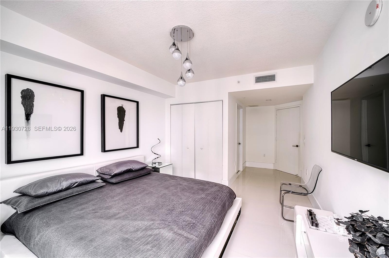 Photo 6 of 300 Sunny Isles Boulevard, Unit 4-1701, Sunny Isles Beach, FL 33160