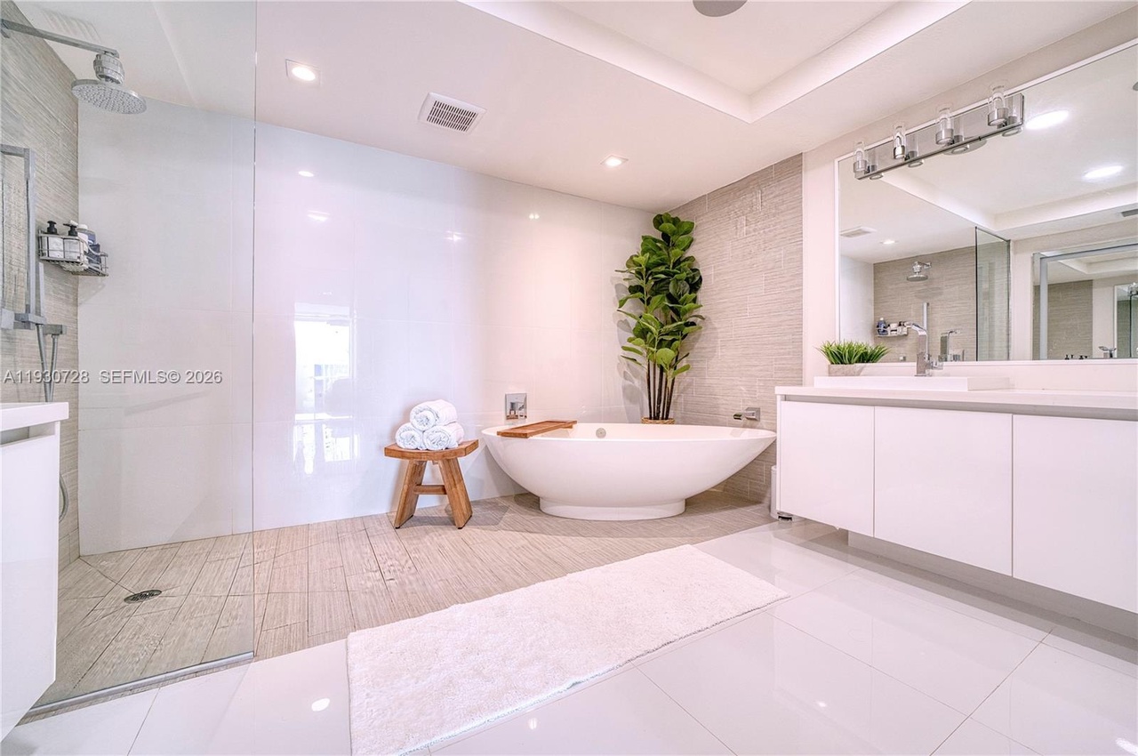 Photo 8 of 300 Sunny Isles Boulevard, Unit 4-1701, Sunny Isles Beach, FL 33160