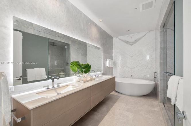 Photo 11 of 18501 Collins Avenue, #4304, Sunny Isles Beach, FL 33160