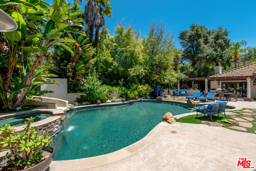 Photo 21 of 4050 Hayvenhurst Drive, Encino, CA 91436