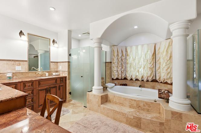 Photo 18 of 4050 Hayvenhurst Drive, Encino, CA 91436