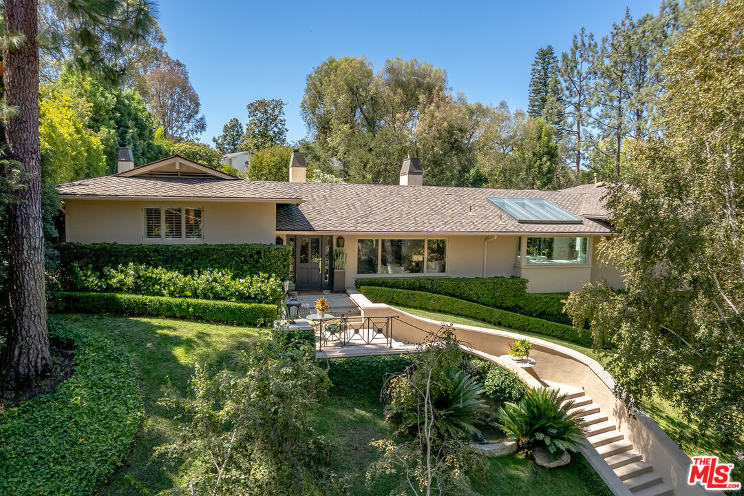 Photo 2 of 3235 Oakdell Ln, Studio City, CA 91604