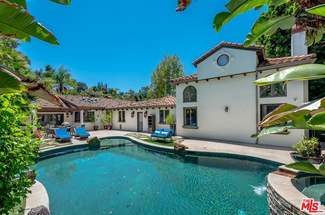 Photo 2 of 4050 Hayvenhurst Drive, Encino, CA 91436