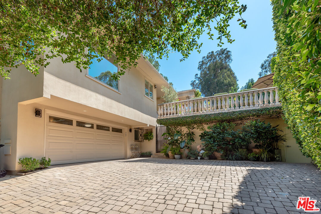 Photo 3 of 3235 Oakdell Ln, Studio City, CA 91604