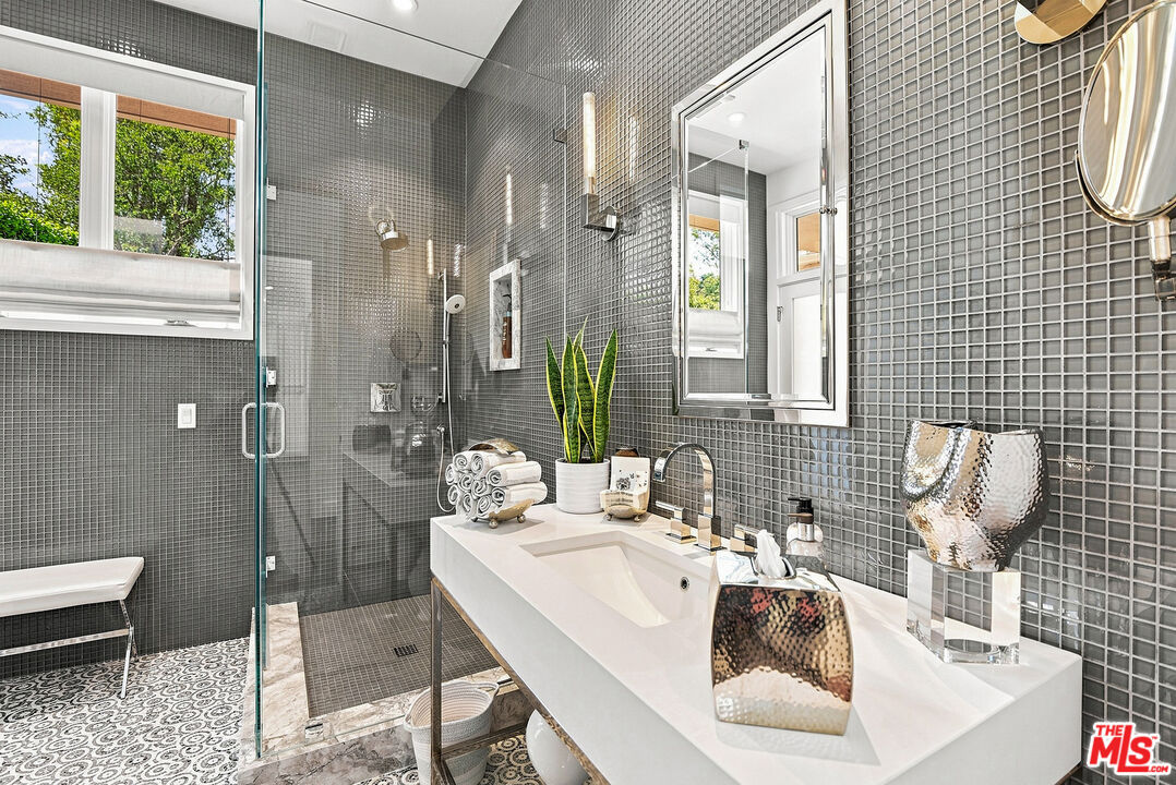 Photo 17 of 3235 Oakdell Ln, Studio City, CA 91604