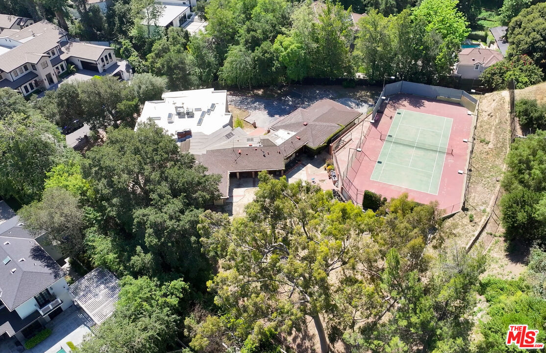 Photo 2 of 16145 High Valley Place, Los Angeles, CA 91436