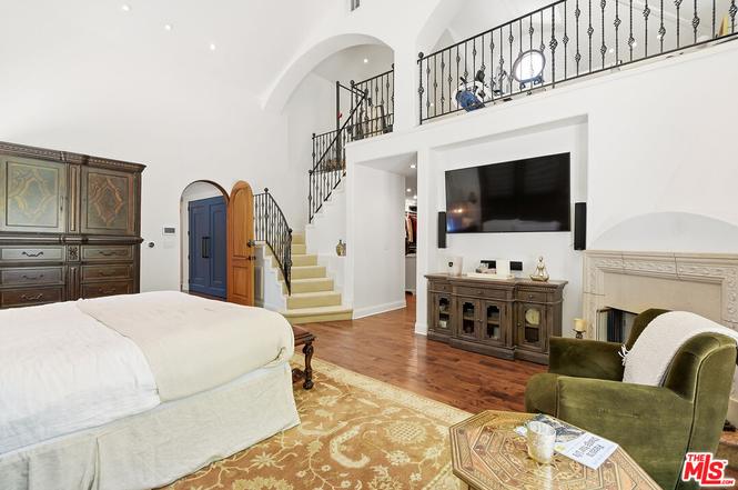 Photo 16 of 4050 Hayvenhurst Drive, Encino, CA 91436