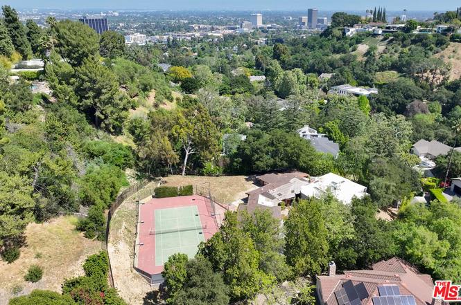 Photo 3 of 16145 High Valley Place, Los Angeles, CA 91436