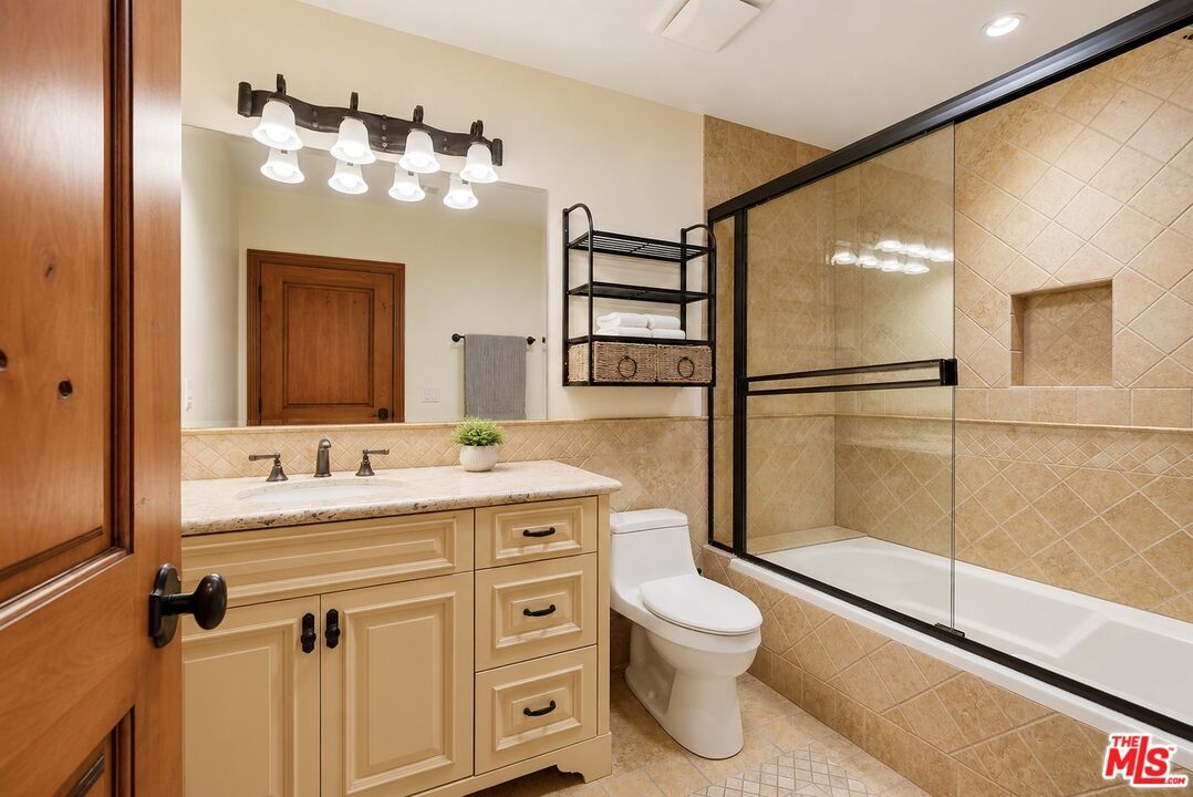Photo 20 of 4050 Hayvenhurst Drive, Encino, CA 91436